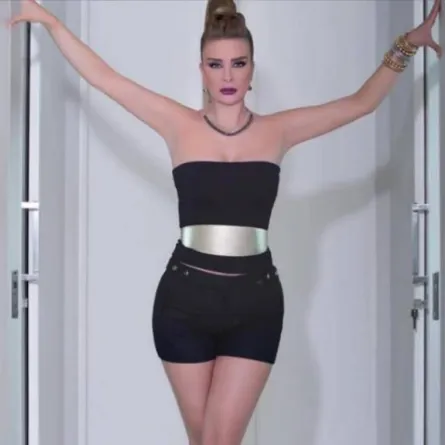 ميرنا شلفون لبعض الفنانات: "مناظركن بعد التجميل مضحكة"