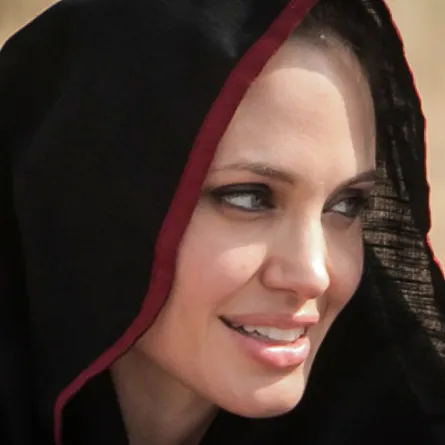 من هوليوود.. نجوم اعتنقوا الإسلام "إعلامياً فقط"