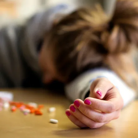 تنتحر لعدم حضورها زفاف زميلتها