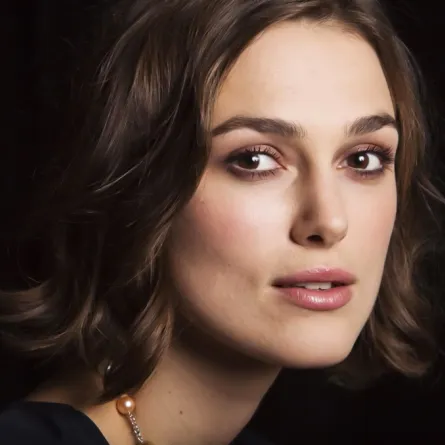 ديكورات ملوّنة في شقة كيرا نايتلي المُباعة