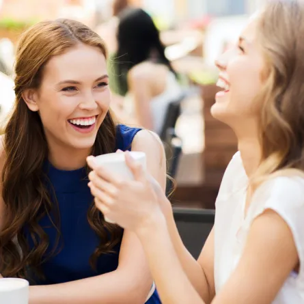 راقبي تصرفاتك جيداً قبل انتقاد صديقاتك