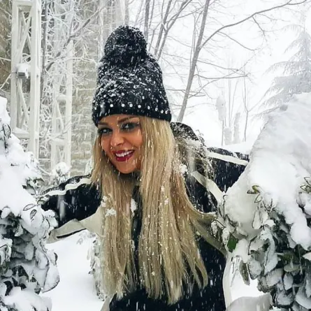 بالصور: نجوم العالم العربي يستمتعون على الثلج