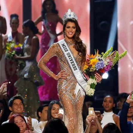 بالصور: فرنسية تحصد لقب ملكة جمال الكون