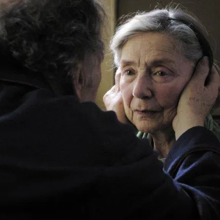 وفاة الممثلة إيمانويل ريفا بعد صراع طويل مع المرض