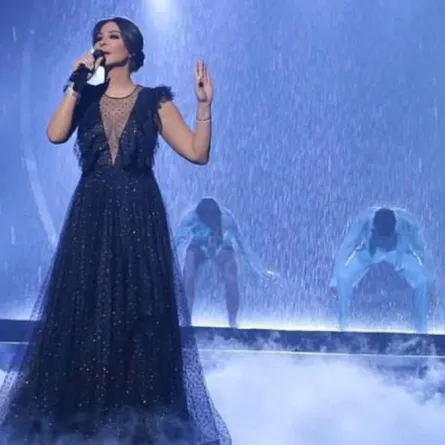 بالصور: إليسا بإطلالات ساحرة وخاتم خطوبتها يثير علامات استفهام