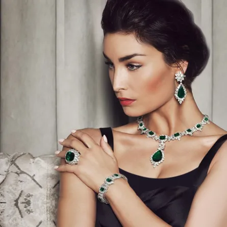 اختاري المجوهرات باللون الأخضر لتتألقي هذا الربيع