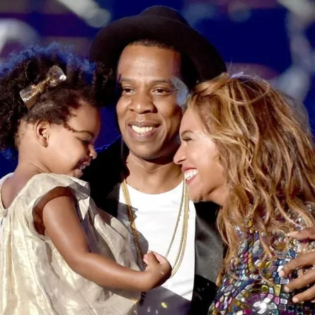 بيونسيه حامل بتوأم!