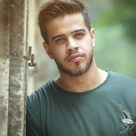 أدهم نابلسي يلهمك إطلالتك الشبابية