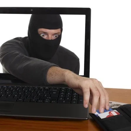 هكذا تتم سرقتك من دون علمك عبر تطبيق الفيس بوك