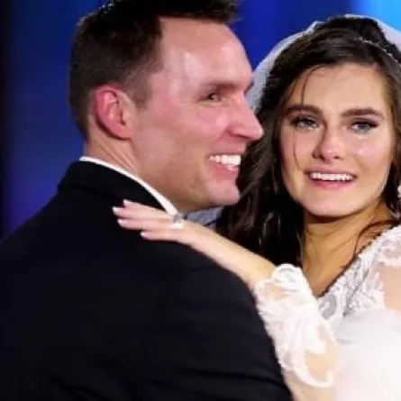 بالفيديو: اعتقدت أن رقصتها الأولى أُفسدت في حفل زفافها... فكانت المفاجأة