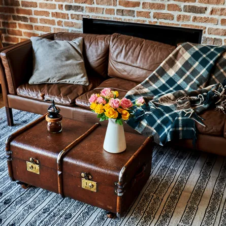 أفكار مبتكرة لتوظيف شنط السفر في الديكور الداخلي