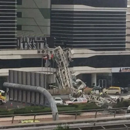 بالفيديو: سقوط رافعة في دبي وإصابة شخص