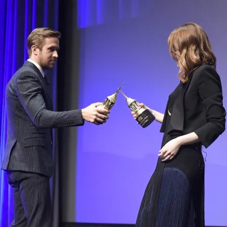 تكريم إيما ستون وريان غوزلينغ قبل الأوسكار