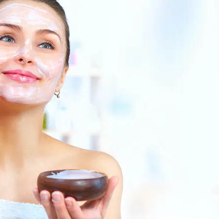 قناع اللبن والخميرة لترطيب البشرة