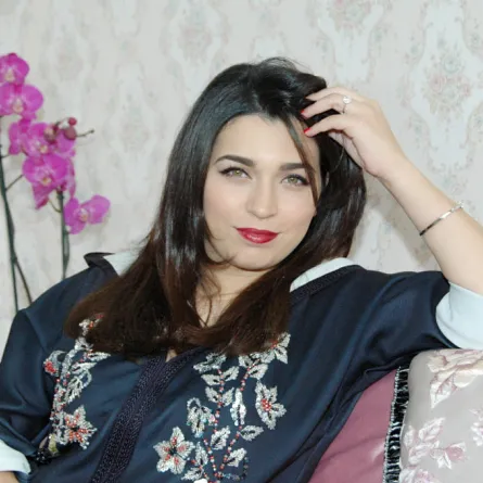 الممثلة المغربية فرح الفاسي بعد الولادة: اخترت اسم ماجدة لابنتي من أجل أمي