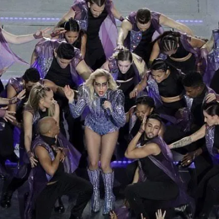 على خطى فوز ترامب.. "The Simpsons" تنبأوا باستعراض غاغا في السوبر بول