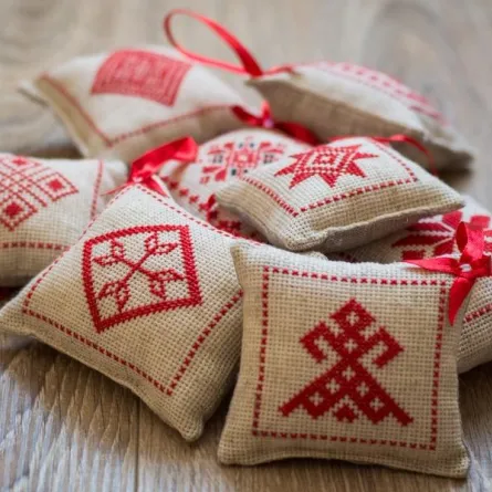 الأقمشة المُطرّزة في الـ"ديكورات" العصرية