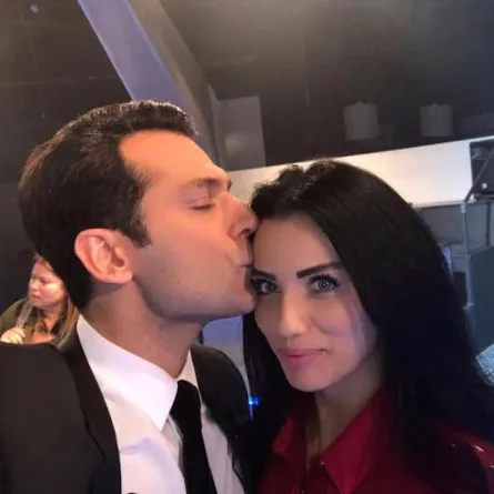 الفنان التركي مراد يلديريم يشكر زوجته المغربية