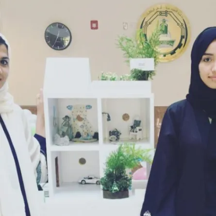 طالبات "جامعة عبدالعزيز" يبتكرن تطبيقاً يحفظ الطاقة