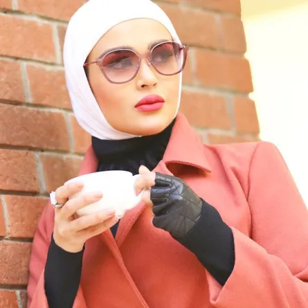 الفاشينيستا مرمر تلهمك أناقة اللون الأحمر