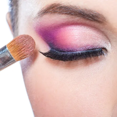 السر المدهش لاخفاء تجاعيد العين بالغطاء 