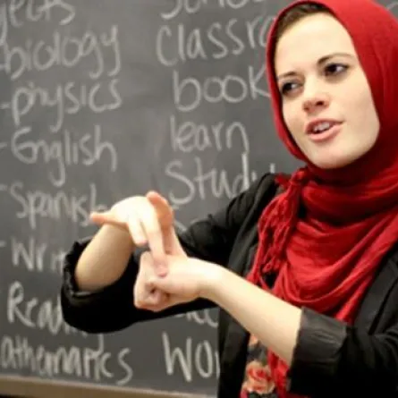 تعويض مالي لمسلمة محجبة مُنعت من العمل في مدرسة ببرلين