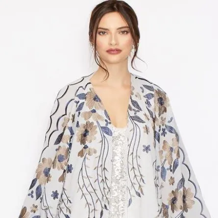 العبايه المزيّنة بالورود لهذا الربيع