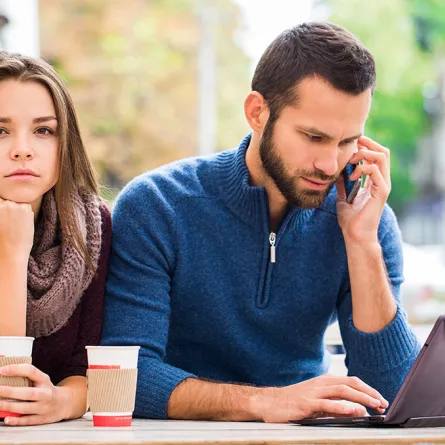 للبنات.. علامات تشير إلى أن الشاب لا يريد علاقة جدية معك