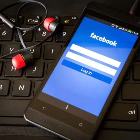 "الفيس بوك" يستعد لإطلاق نقل "الأيقونات"