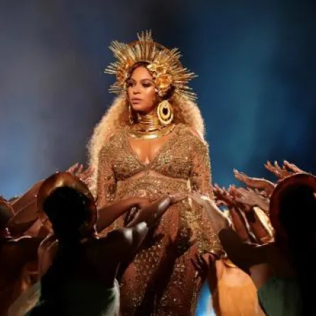 حفل الـGrammy Awards : إخفاق صادم في الإطلالات!