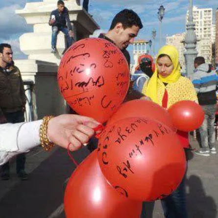 "كوبري ستانلي" يكتسي بالأحمر في يوم الحب