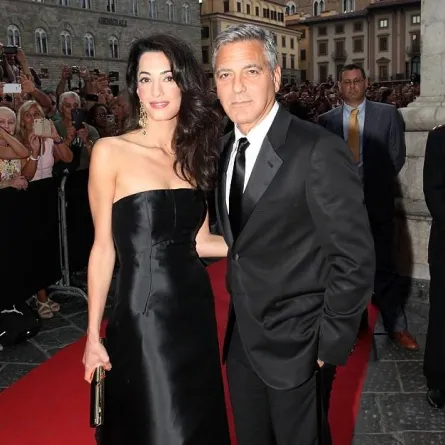 والدة جورج كلوني سعيدة بحفيديها..ووالدة أمل تشتري القصص لهما