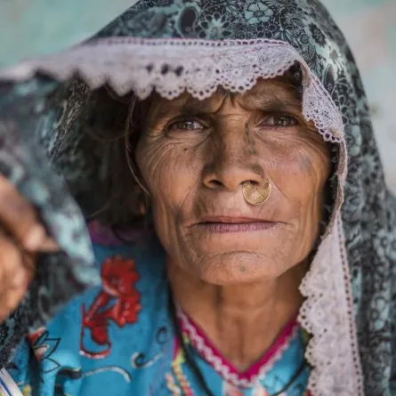 بسبب انتقادات حماتها ألقت رضيعها من السطح!