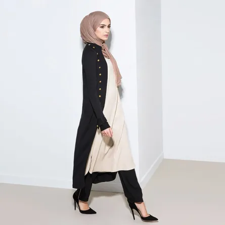 نسقي البيج لاطلالة كاجوال بالحجاب