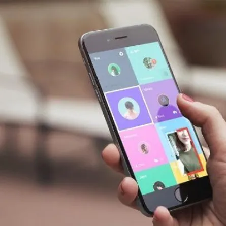 سبعينية رنّ هاتفها.. فسقطت من الطابق السادس!