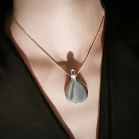 أحدث طريقة لارتداء العطر كاكسسوار