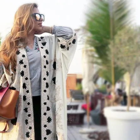 اليوتيوبر الإماراتية "الريم السيف" تقدّم لك أجمل الإطلالات بالعباية