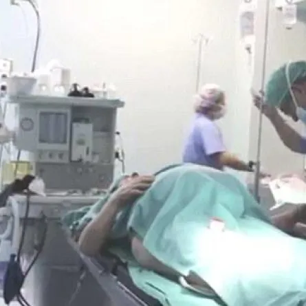 إسبانية تلد توأمين في عمر الـ 64