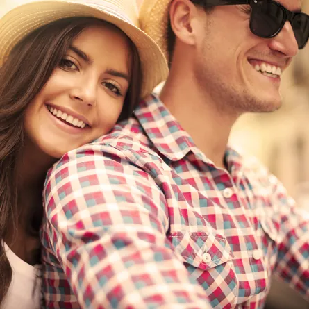 لماذا تنجذب الفتاة إلى الرجل المتقدم في العمر؟