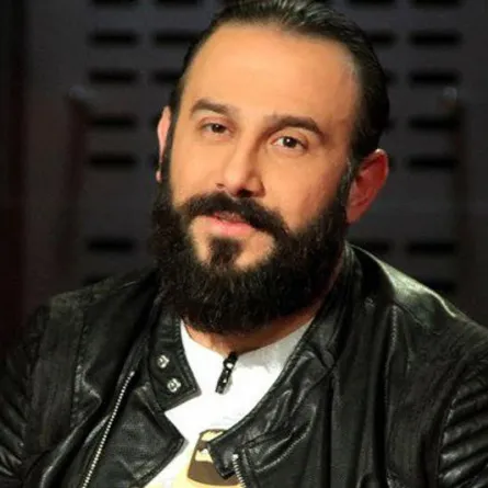 قصي خولي يزيد الغموض حول خاتمه الذي لا يفارقه