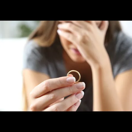 بالفيديو.. نساء يشعلن الحرائق في ذكريات الطلاق