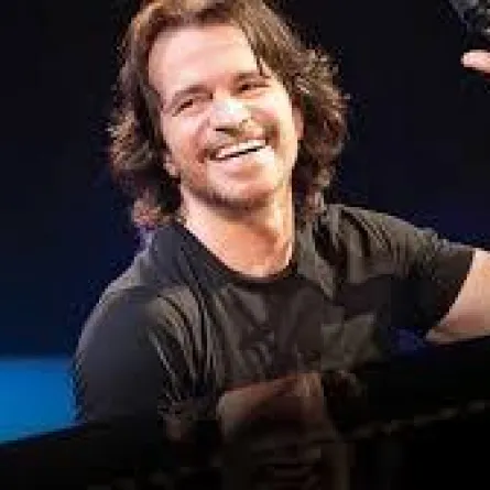 حفل للموسيقار العالمي ياني في مدينة العقبة الأردنية