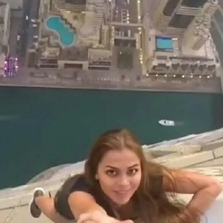 شرطة دبي تستدعي صاحبة سيلفي ناطحة السحاب