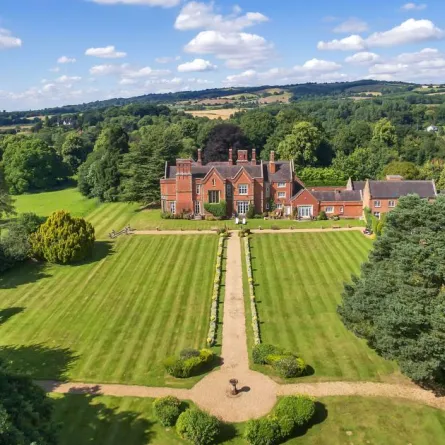 بيع عزبة الليدي جوديفا!