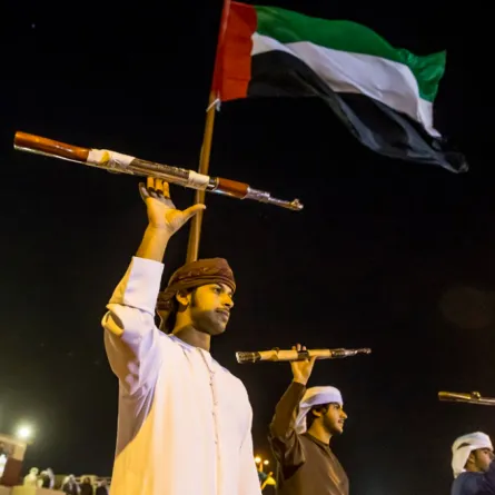 ما الذي سقط على زوَّار الجنادرية في رقصة اليولة؟