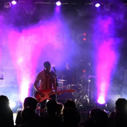 مراهق يزور صفحة "ويكيبيديا" ليحضر حفلاً مع كبار الشخصيات