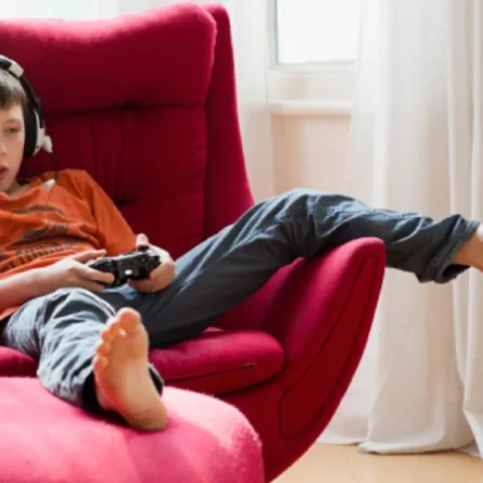 استشاري يطالب بتصنيف الألعاب الإلكترونية ومراقبتها