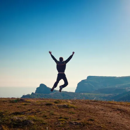 بالفيديو .. ردة فعل مشرّد حصل على وظيفة تُبكي صاحب العمل
