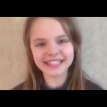 طفلة أوكرانية تتلو القرآن ولا تعرف العربية!