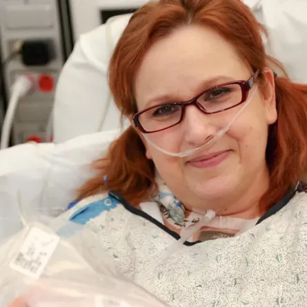 ليزا تمسك قلبها خارج جسدها وتؤسس جمعية خيرية